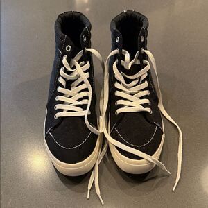 Sun + Stone Black and White high top sneakers women’s sz 8.5
